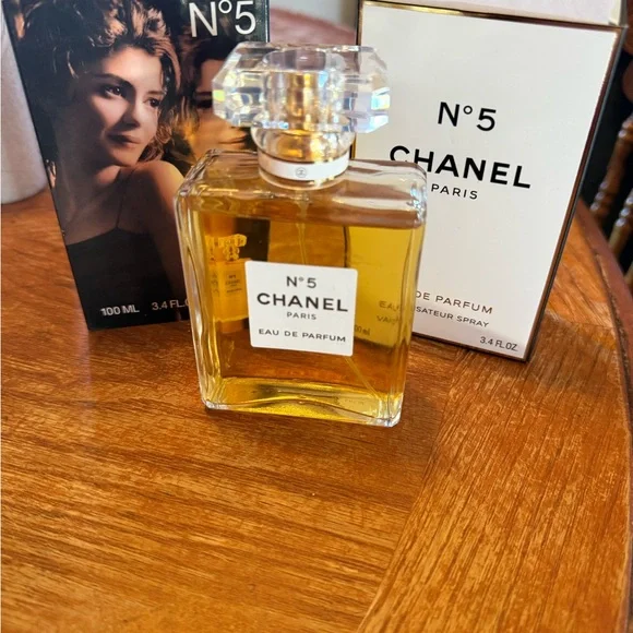 CHANEL No. 5 Eau de Parfum with Gold Hue - Picture 1 of 2